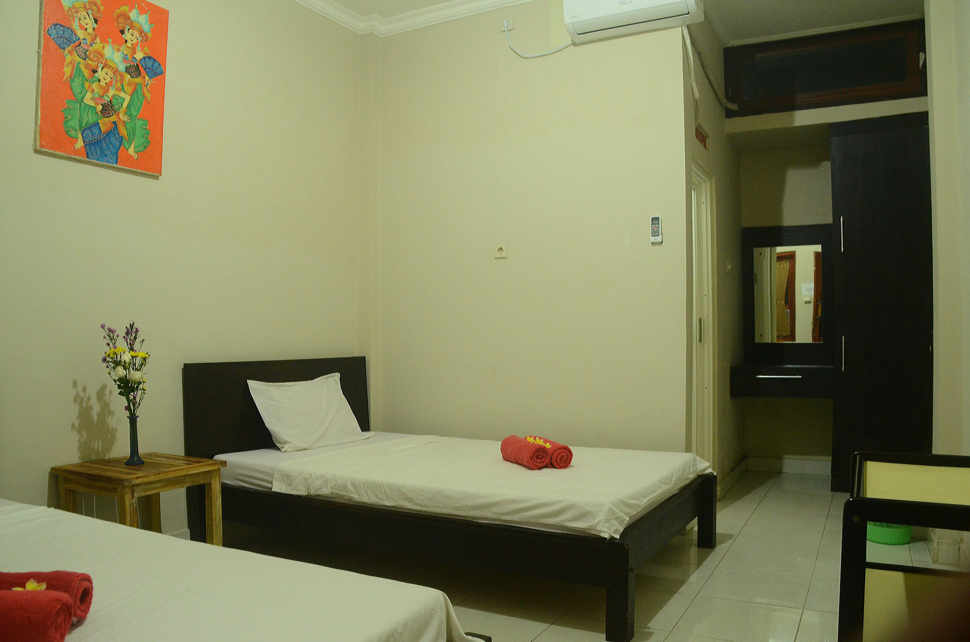 Budget Door Legian Inn Kuta  Exterior photo